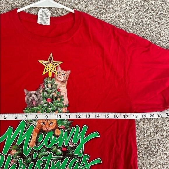 🦋 Meowy Christmas Red Cat T-Shirt Holiday Funny Casual Kittens Tree Medium - Picture 6 of 6
